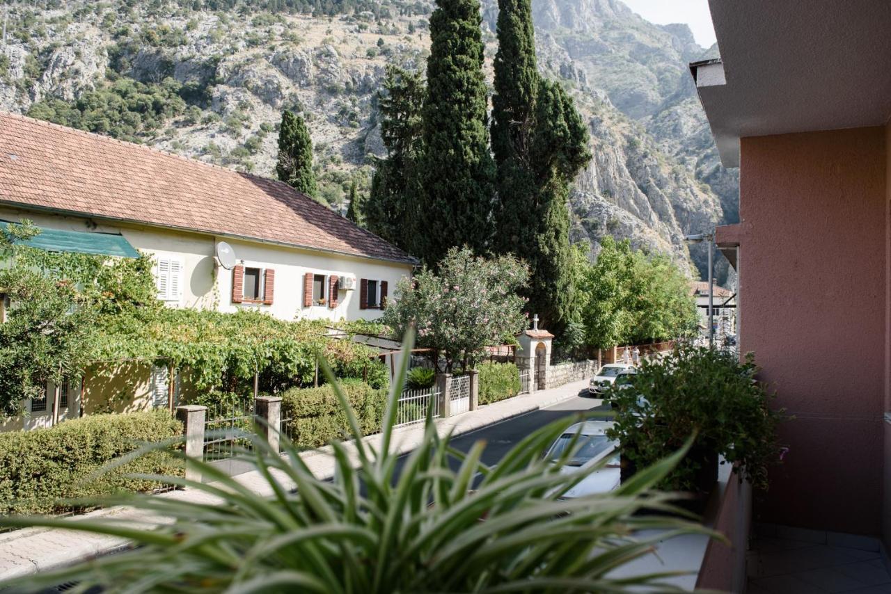 Cozy 2Br Apartment, 3 Min To The Old Town Kotor Exterior photo