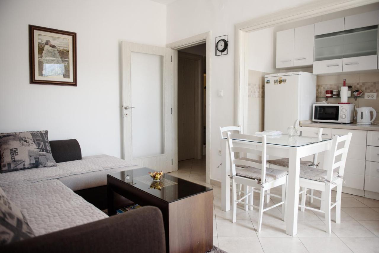 Cozy 2Br Apartment, 3 Min To The Old Town Kotor Exterior photo