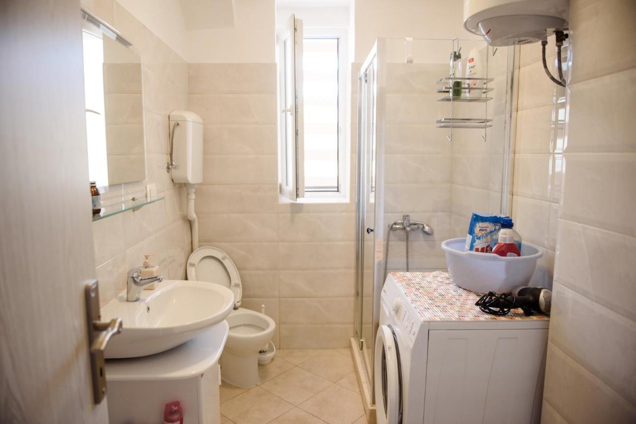 Cozy 2Br Apartment, 3 Min To The Old Town Kotor Exterior photo